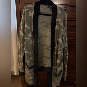 Express Women’s CAMO Caridgan Sweater XL